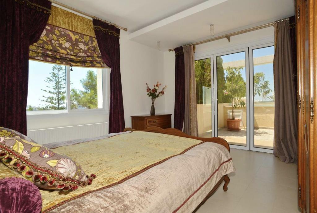 Apartamento Huge Penthouse With Private Pool Paphos Exterior foto
