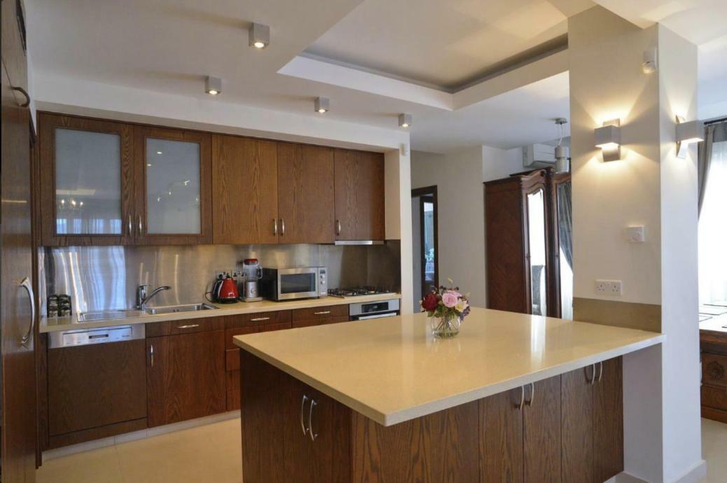 Apartamento Huge Penthouse With Private Pool Paphos Exterior foto