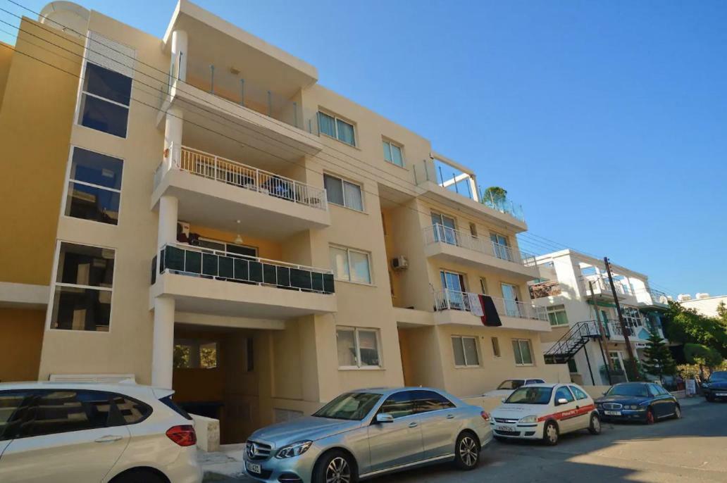 Apartamento Huge Penthouse With Private Pool Paphos Exterior foto
